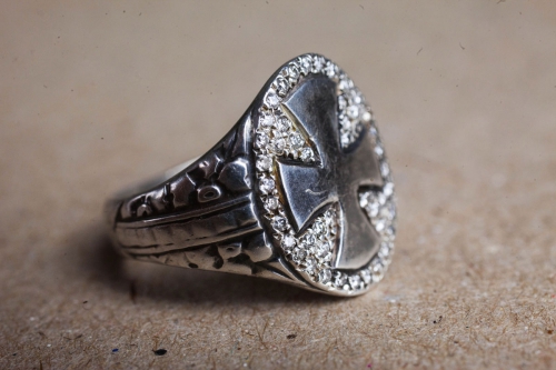 HD Custom jewelery anello croce di malta02